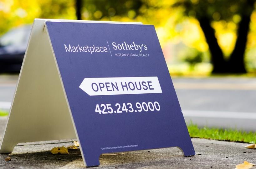 Read more about the article 4 Signboard Marketing Tips For Real Estate Agents