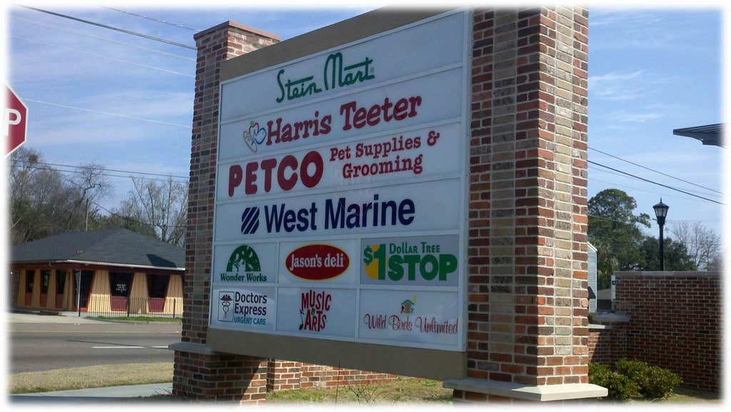 Read more about the article Why You Should Use Pylon Signs