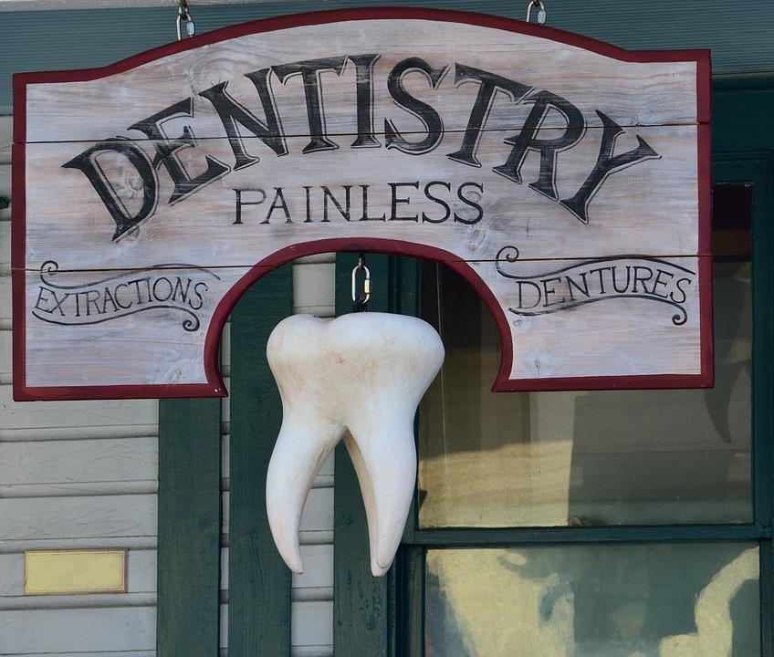 Read more about the article How To Amplify The Outdoor Marketing For Dental Clinics